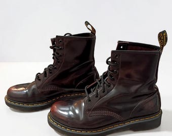 Botas Dr. Martens 1460 Cherry Red Arcadia de 8 ojales