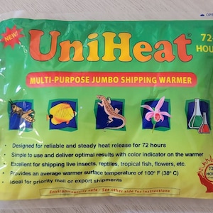 以下が含まれることがあります： 72時間以上の熱放出を実現する、緑と黄色のUniHeatマルチパーパスジャンボ配送用ウォーマー。このウォーマーは、生きた昆虫、爬虫類、熱帯魚、花、その他のアイテムの配送用に設計されています。平均的なウォーマー表面温度は100°F（38°C）です。