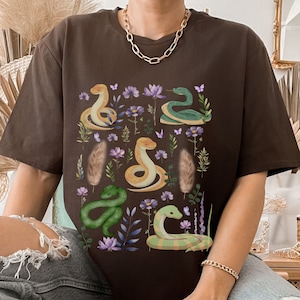 Chemise serpent Chemise serpents Chemise charmeur de serpents T-shirt amoureux des serpents T-shirt fleuri serpent Chemise reptile Cadeau amoureux des serpents Cottagecore fleurs sauvages