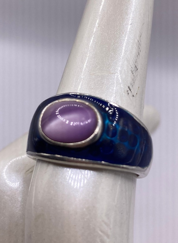 Vintage lavender purple mother of pearl band ring - image 2