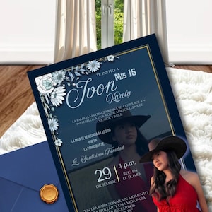 Puede incluir: Un juego de tres cuencos de cerámica anidados en tonos azules, verdes y blancos. Los cuencos presentan un esmalte moteado y un diseño sencillo y moderno. El cuenco más grande mide unos 20 cm de diámetro.