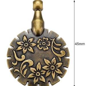 Clover YARN CUTTER Pendant, Antique Gold 