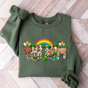 St Patricks Day Cow Sweatshirt, Lucky Cow Shirt, Funny St Patricks Day Shirt, Irish Sweater, Cow Lover Gift, Shamrock Cow Shirt, Cow Sweater