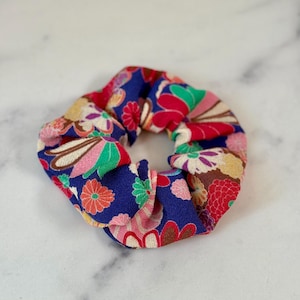 Japanese Kimono Fabric Scrunchie: Modern Floral Chirimen Crepe