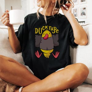 Camiseta de pájaro con cinta de pato con divertido dibujo animado, diseño de pato tierno y divertido, divertida y divertida para amantes de los animales. Ideal para uso casual.