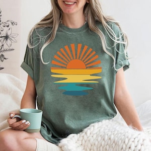 Retro Sunset T-Shirt, Boho Beach Shirt, Vintage Sun Graphic Tee, Summer Vibes Shirt, Sunset Waves Tee, Nature-Inspired T-Shirt, Sunset Tee