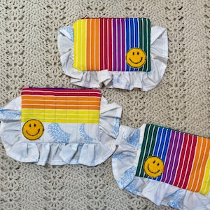 Carteras acolchadas con cremallera de arcoíris • Bolsas, bolsos para cosméticos, rayas, cara sonriente, nubes