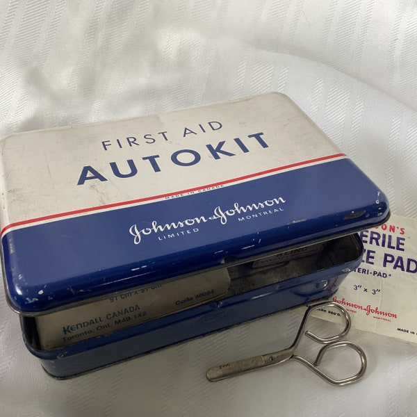 Vintage First Aid Autokit Johnson & Johnson, 1960s, Gauze, Scissors made in Hong Kong, 1960s