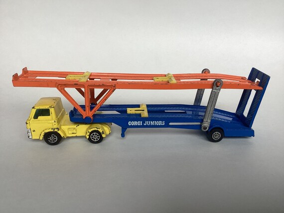 Corgi Ford D Series & Hoynor MKII Car Transporter Junior Corgi Ford D Series & Hoynor MKII Car Transporter Junior