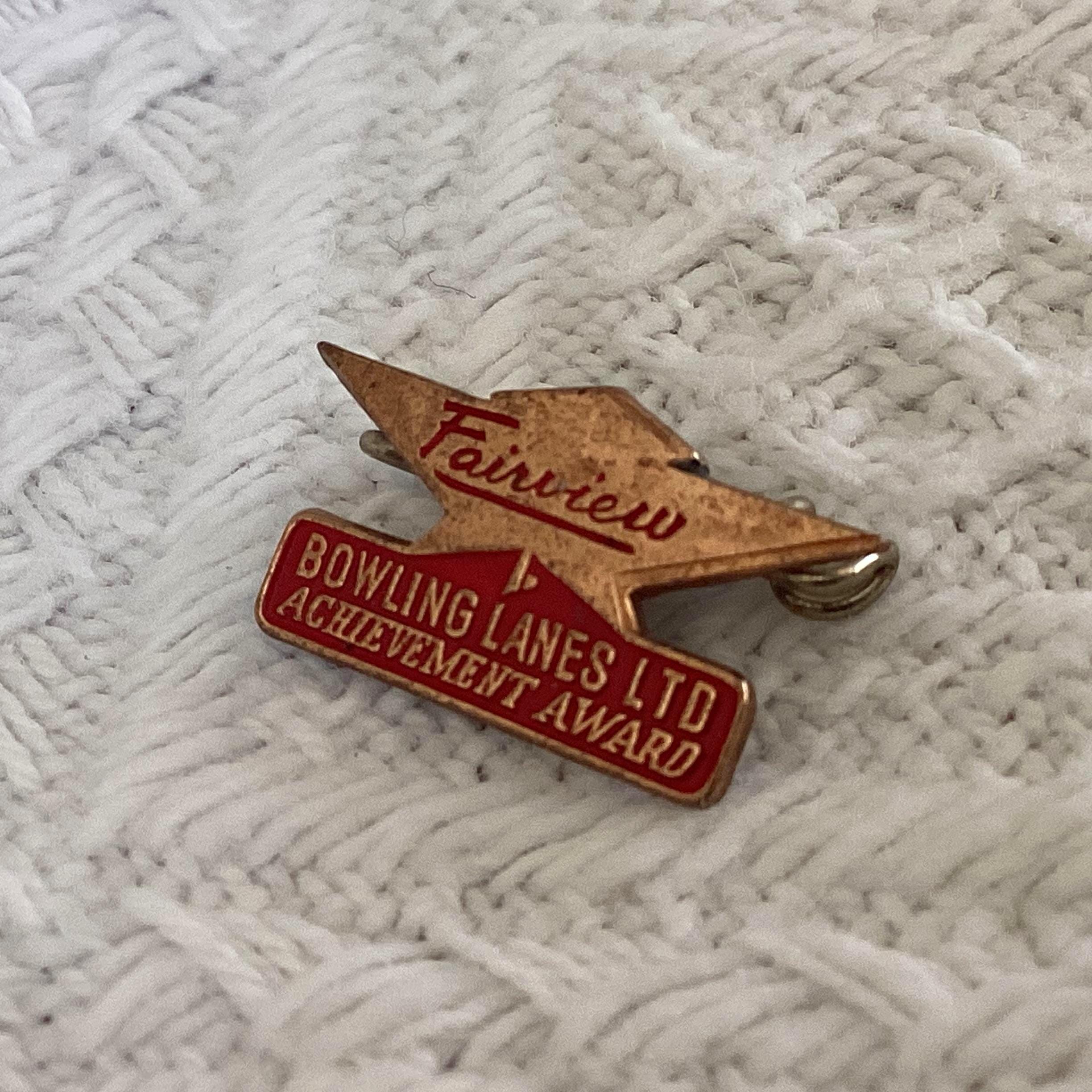 Ancien Insigne Épinglette Suisse - Huguenin - Occasion