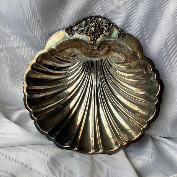 Grand bol Wm Rogers plaqué argent coquillage plateau de service avec détail vigne sur pieds vintage