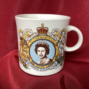 1977 Silver Jubilee Mug Queen Elizabeth II Ceramic vintage Royal Memorabilia