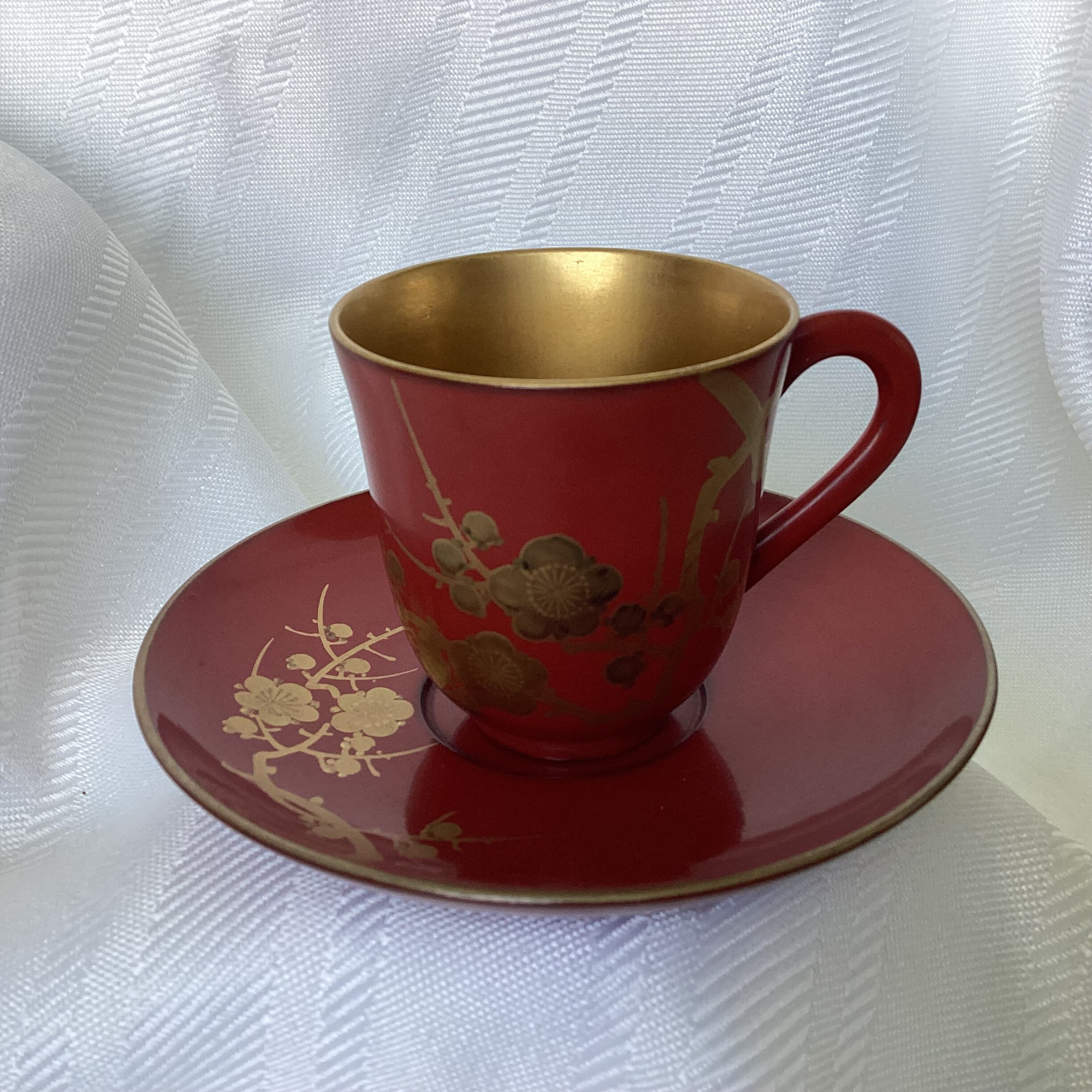 Vintage Japanese Red Gold Lacquered Tea Cups Saucers, Set of