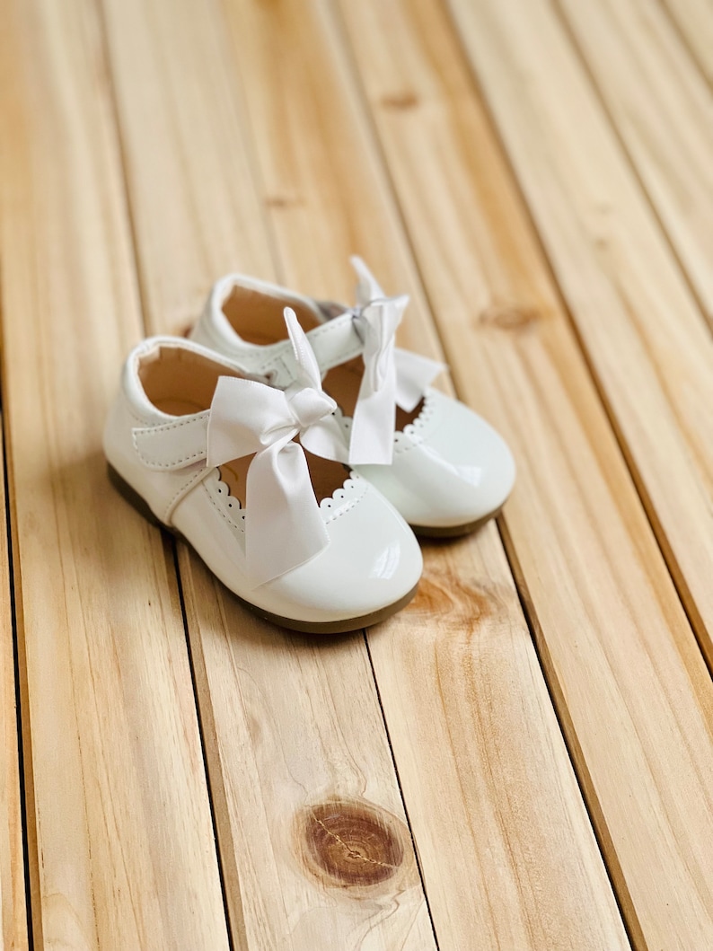 Girls White Patent Bow Mary Janes, Baby Toddler Girls Mary Janes, Hard-Sole Mary Janes Girls, Baptism Shoes, Christening Shoes, Easter Shoes image 1