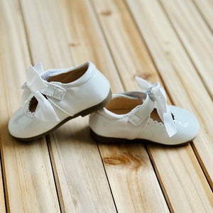 Girls White Patent Bow Mary Janes, Baby Toddler Girls Mary Janes, Hard-Sole Mary Janes Girls, Baptism Shoes, Christening Shoes, Easter Shoes image 3