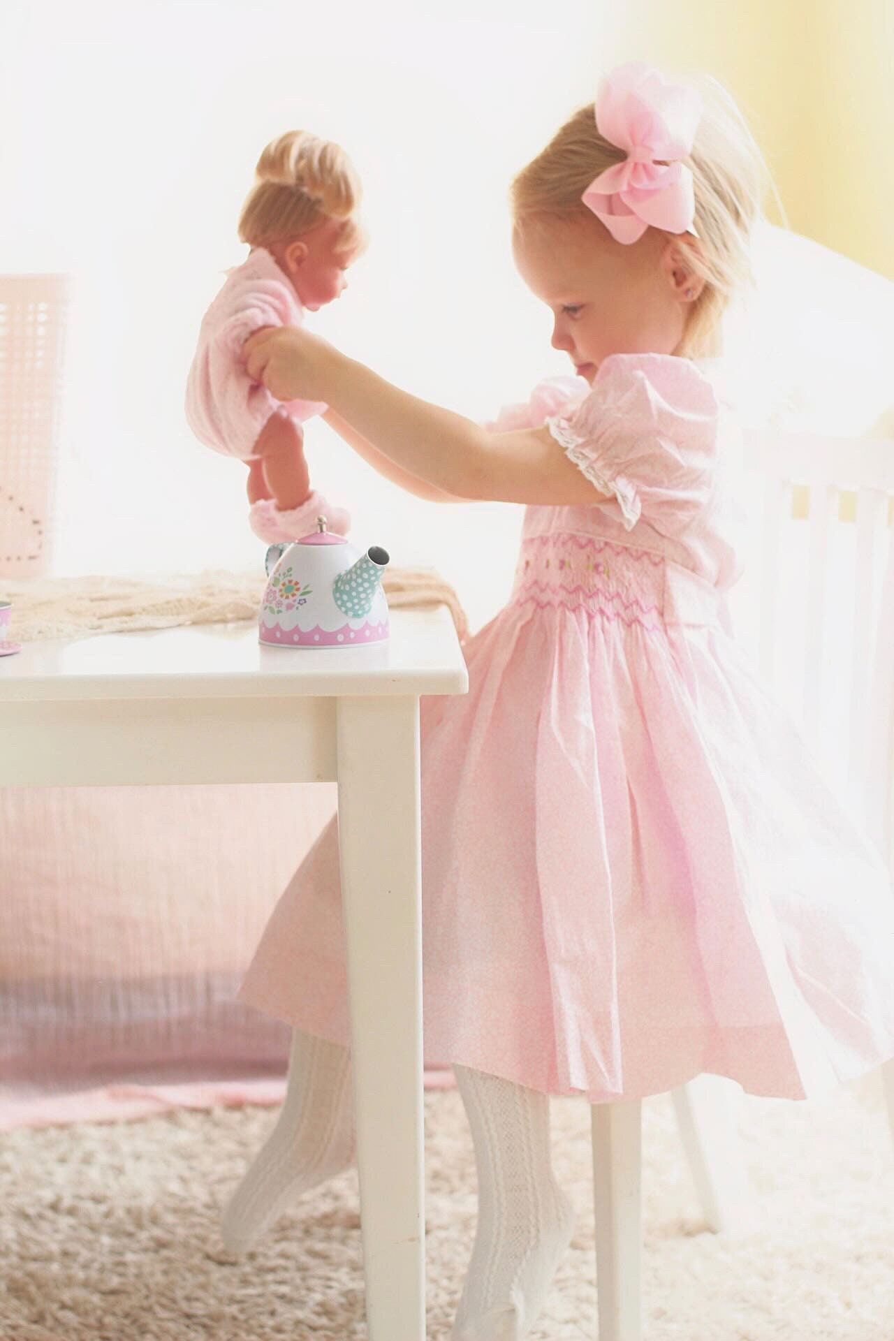 Kleding Meisjeskleding Babykleding voor meisjes Jurken Hand gesmokt roze satijn katoenen feestjurk 