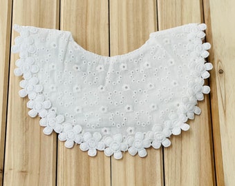 White Lace Christening Bib, White Baptism Bib, Baptism Bib for Girl, Baptismal Bib for Girl, Goddaughter Gift, Eyelet Lace Bib Lace Floral