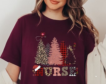 クリスマスツリーナースTシャツ：ユニセックスジャージーTシャツ