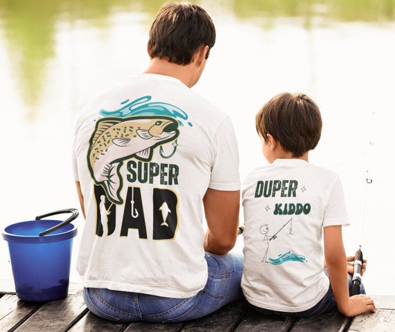 FATHER AND SON FISHING' Men's T-Shirt