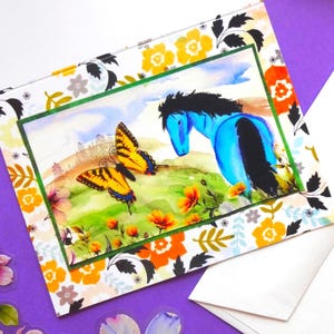 Cartão de felicitações original com tema de cavalo. Papelaria para cartões de cavalo do oeste. Cartão de aniversário, agradecimento por cavalo e borboleta. Presente para quem ama cavalos.