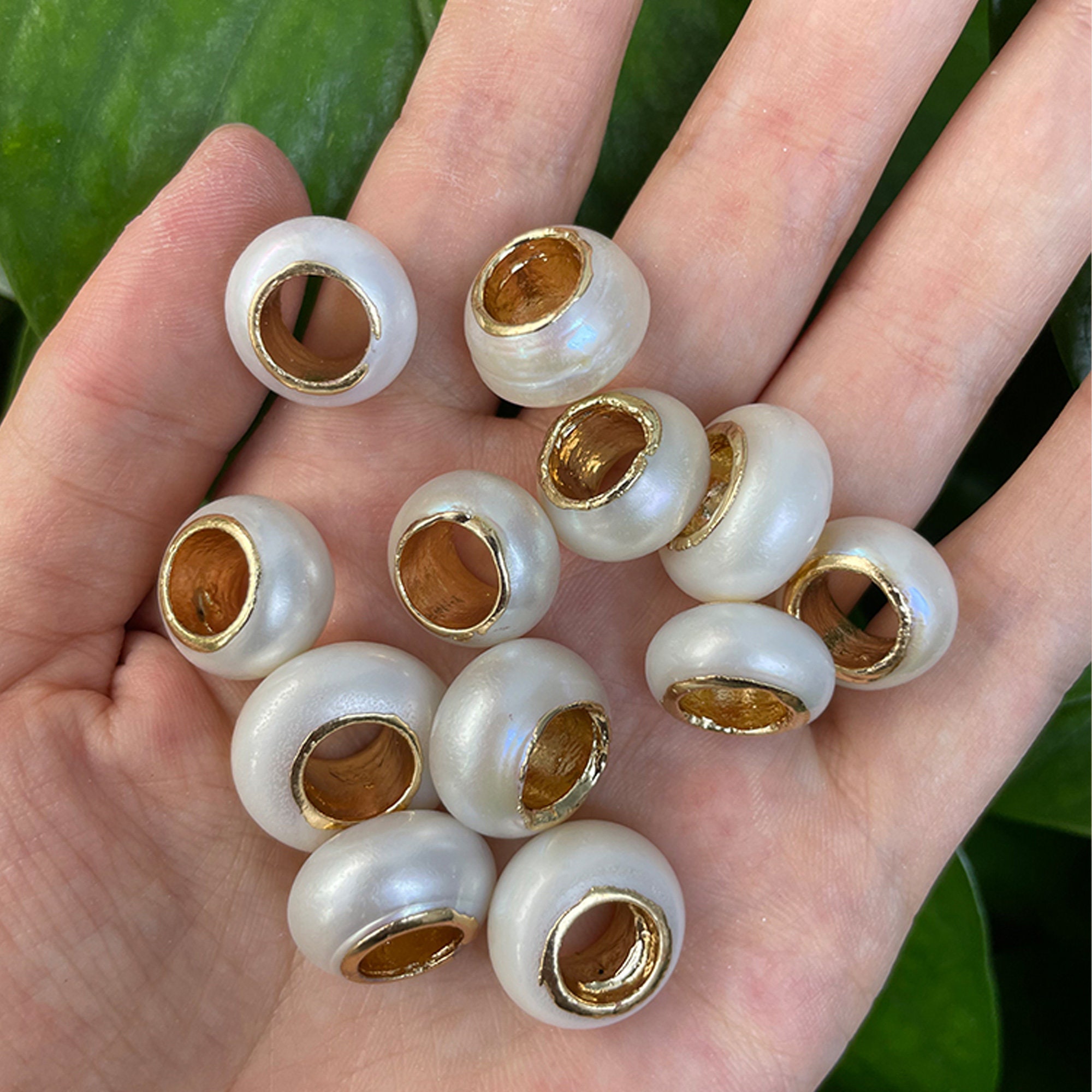 1pcs Nouveau Pandora Gilt Bordure Perle d'eau douce Perle Plate Grand Trou Perle Produits Perles Perles Perlées Sauvages Perles Accessoires Bijoux DP0