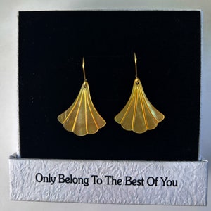 Mother of Pearl Earrings, Wedding Earrings Bridesmaid, Sea Shell Fan Earrings, Golden Yellow Mermaid MOP Earrings, Art Deco Bridal Earring