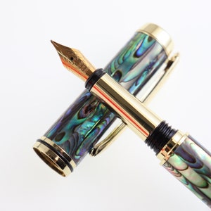 Neuseeland Abalone Muscheln Kugelschreiber, 18k Vergoldet Ozeanischer Ursprung Perlmutt Handarbeit und Serialisiert Feinfederhalter Bild 1
