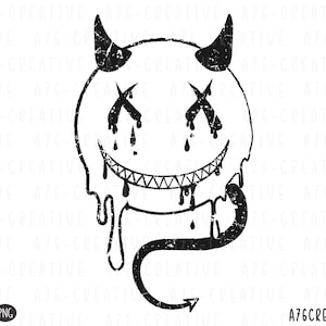 Puede incluir: Gráfico en blanco y negro de una cara de diablo con cuernos, ojos tachados y una sonrisa goteante y dentada. El diseño incluye una cola y está etiquetado "A76CREATIVE" con iconos "SVG" y "PNG".