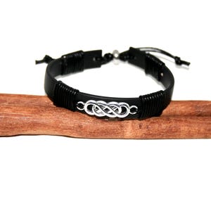 Bracciale in pelle con doppio infinito – simbolo di amicizia e amore eterni – bracciale regolabile per donna e uomo – idea regalo