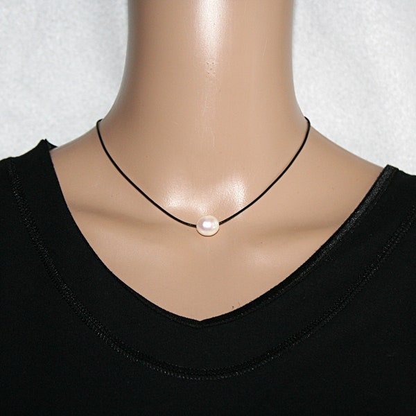 Lederkette / Süßwasserperlen Halskette / Lederkette mit Perle / Choker schwarz / Damenschmuck / Geschenk für sie