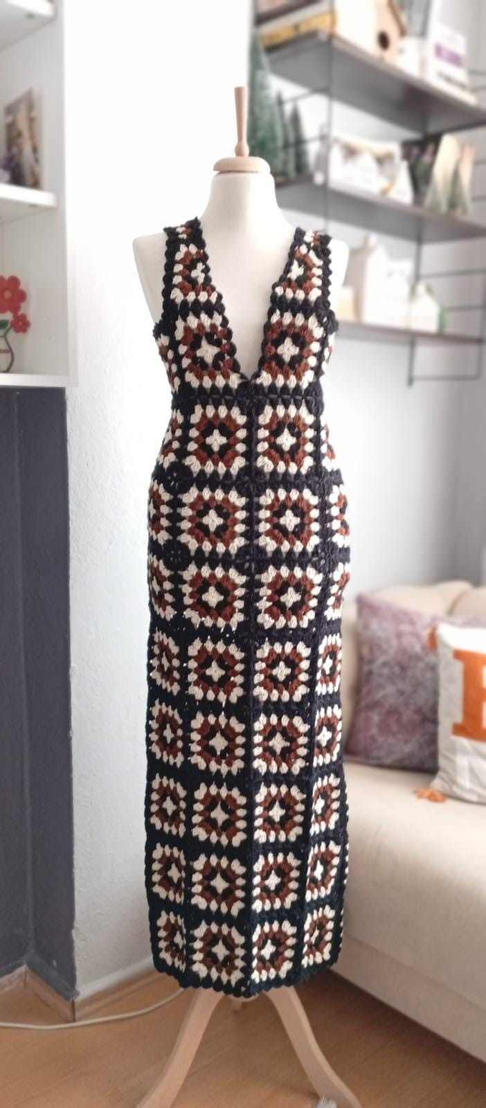 Handgemachtes Häkelkleid Oma Quadrat Maxikleid: Boho Baumwollsommerkleid