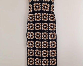 Handgemachtes Häkelkleid im Boho-Hippie-Stil