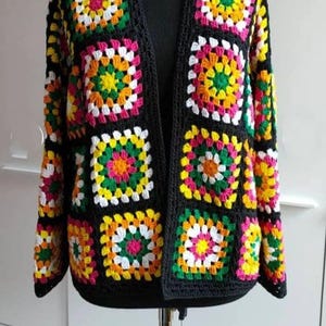 Cardigan all&#39;uncinetto fatto a mano, giacca colorata Grandma Square, maglione da festival boho, abbigliamento all&#39;uncinetto in stile vintage