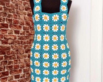 Crochet Daisy Minikleid: Handgemachtes Boho Strandkleid aus Baumwolle