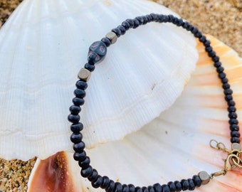 Tobillera con cuentas de madera, pulsera de tobillo con cuentas de madera negra o marrón con calavera de piedra preciosa de ónix, joyería de playa unisex/ hombre/mujer