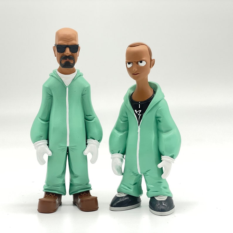 Classic Cartoon Style Breaking Bad Action Figure Cooking Clothes Walter Jesse and Gustavo Resin Model Miniature Figurines Desktop Decoration 2Pcs Green Clothes