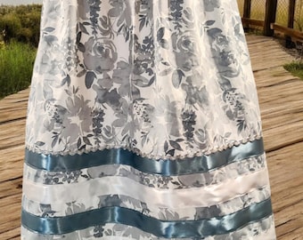 Jupe ruban bleue à fleurs, jupe ruban bleue à fleurs, jupe ruban bleue