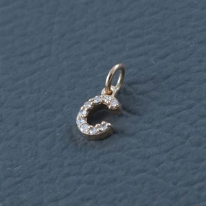 Colgante con inicial C de oro macizo de 14 k con diamantes pavé, joyería minimalista hecha a mano con letra C, colgante con C diminuto de oro y diamantes, regalo para ella, 6 mm, nuevo