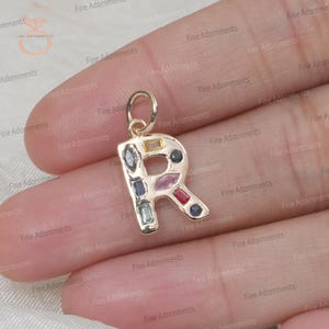 Colgante con inicial R de oro amarillo macizo de 14 k, joyería con múltiples zafiros naturales, regalo unisex, colgante con dije de oro, dije minimalista hecho a mano con letra R, nuevo