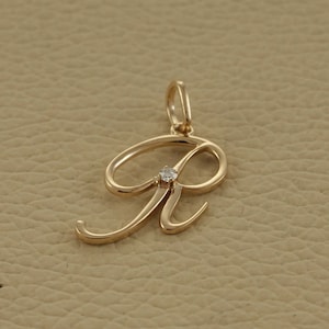 Pave Diamond Solid 14k Yellow Gold R Colgante inicial Un diamante Joyería hecha a mano Oro Diamante Charm Colgante Regalo del día de San Valentín 22X16 MM