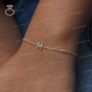 Pulseira de ouro amarelo 14K maciço com inicial M e diamantes pavê, delicada pulseira com pingente inicial de diamante, presente para ela, pulseira com letras personalizadas
