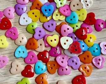 Adorables botones de corazón pequeños y brillantes con parte trasera plana (lote de 20 unidades) - Diseño de vestuario, costura, confección de vestidos, arte con botones