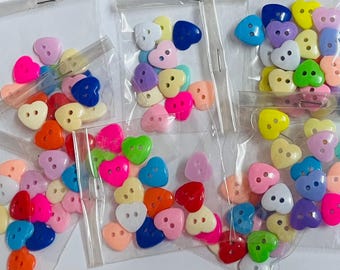 Lote de 12 botões de coração, lindos botões de coração de amor, botões aleatórios, costura, scrapbooking, artesanato, arte com botões
