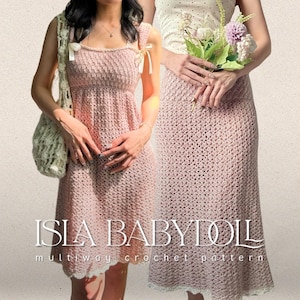 以下が含まれることがあります： 薄いピンク色のクロシェ編みベビードールワンピースと、お揃いのスカート。 ワンピースはスクエアネックで、肩紐は結びます。 スカートはミディ丈です。 下部には「ISLA BABYDOLL multiway crochet pattern」の文字があります。
