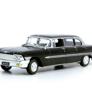 Diecast Soviet limousine ZIL 111 G DeAGOSTINI 1/43 Scale model car USSR ZIL 111G