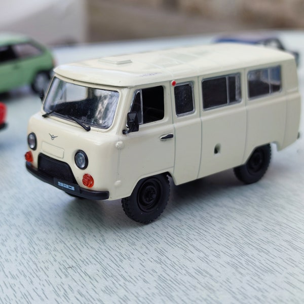 Diecast Soviet car UAZ 452 UAZ 452 Loaf DeAGOSTINI 1/43 Scale