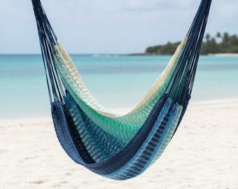 Hamak Coastal Chair – ręcznie robiony wiszący fotel w odcieniach niebieskiego, siedzisko huśtawki boho, hamak do użytku wewnątrz i na zewnątrz – wyprodukowano w Ugandzie (bez drążka)