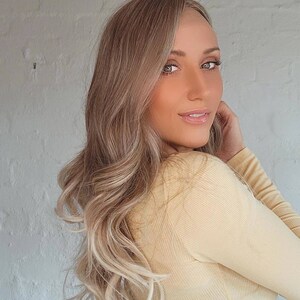 BOTTOMLESS BRUNCH Premium heat-resistant Synthetic lace front wig 22&quot; Wavy Bright blonde. Sm-Lge adjustable cap