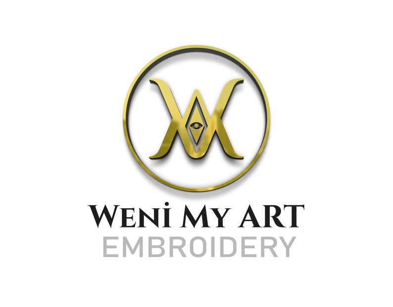 Pu&ograve; includere: Un logo dorato con le lettere "WENI" e "MY ART EMBROIDERY" in testo nero sotto il logo. Il logo presenta una "W" stilizzata con un occhio all'interno della lettera.