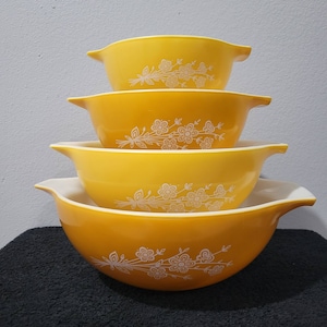 Pyrex Butterfly Gold 2 Redesign Cinderella Mixing Bowl Set